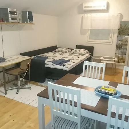 Arctic River Daire *